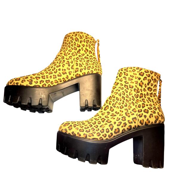 Mackin J Cheetah Print 10 Platform Chelsea Women's Boots 4 Inch Heel Shoes - Picture 1 of 7